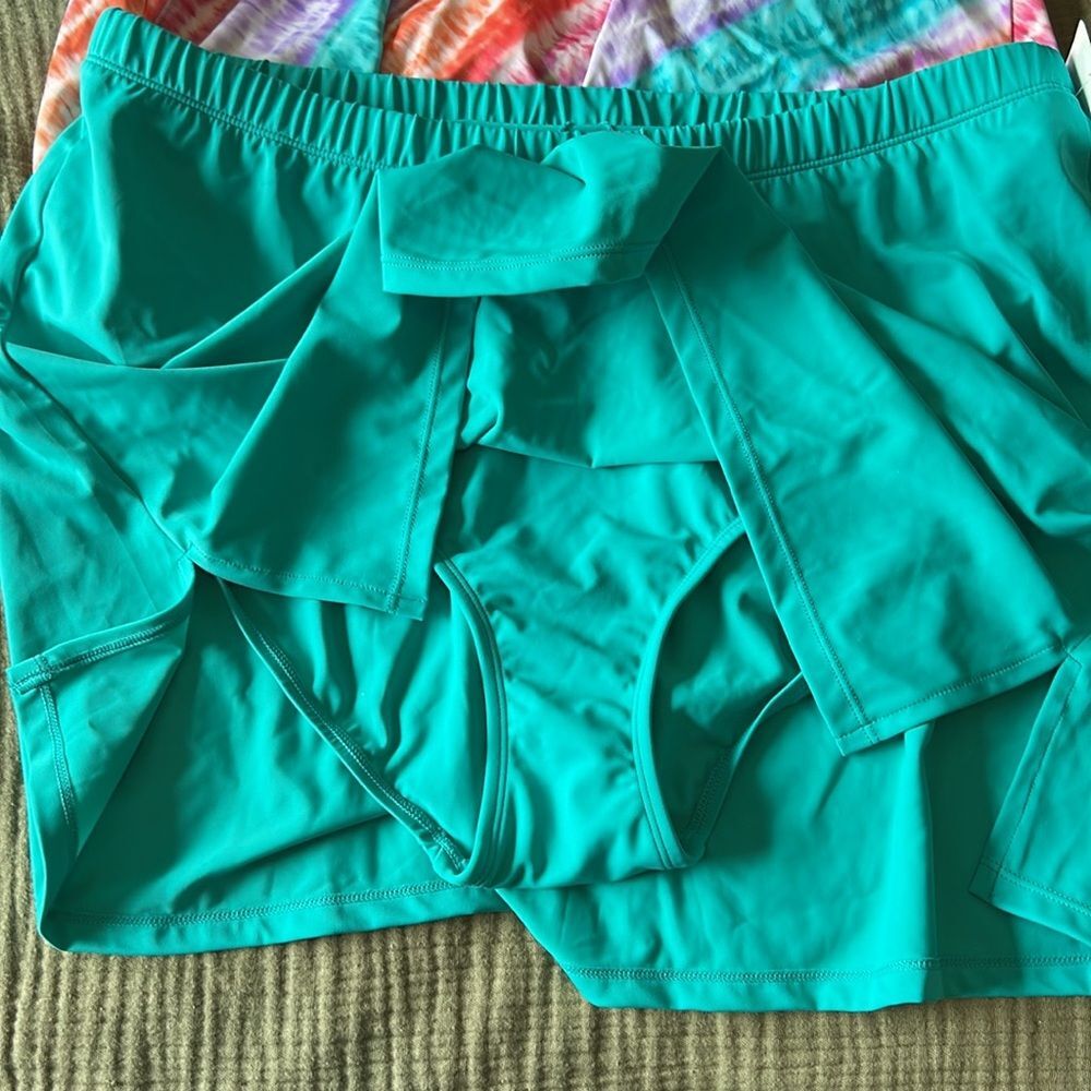Swimsuits for all X Kim Gravel Tie dye top and greenTankini Set - Picture 7 of 7